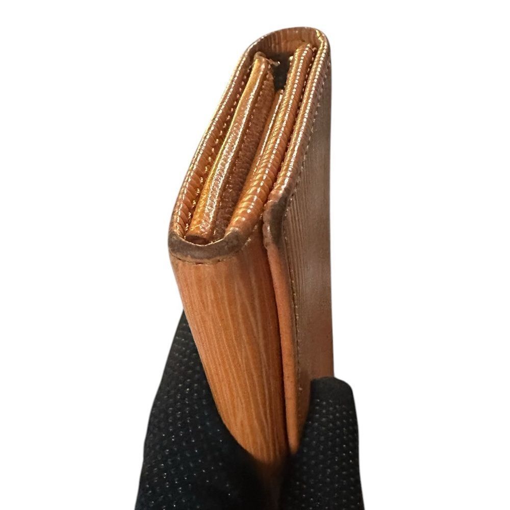Authentic Louis Vuitton epi leather snap wallet. Orange. - Picture 9 of 16